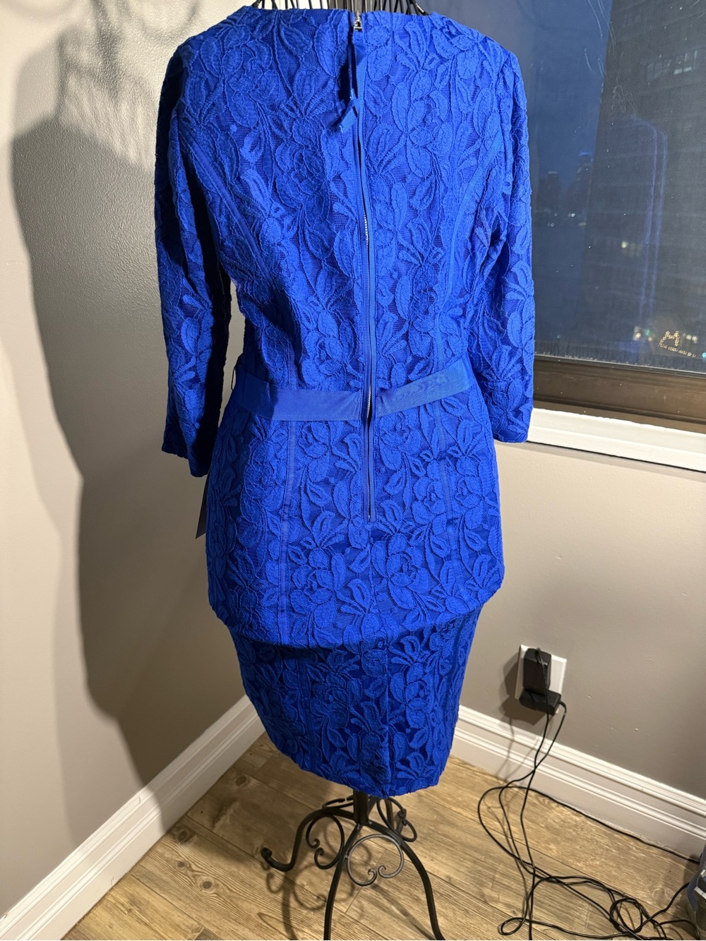 Elegant Blue Lace Sheath Dress - Picture 3 of 4